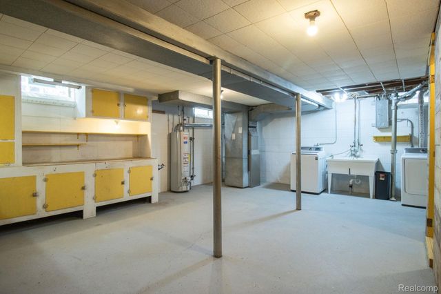 30705 Longfellow Avenue, Madison Heights, MI 48071