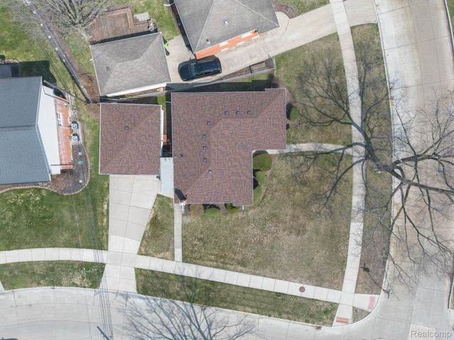 30705 Longfellow Avenue, Madison Heights, MI 48071