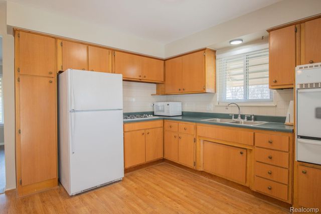 30705 Longfellow Avenue, Madison Heights, MI 48071