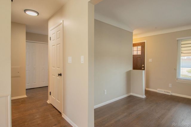 30705 Longfellow Avenue, Madison Heights, MI 48071