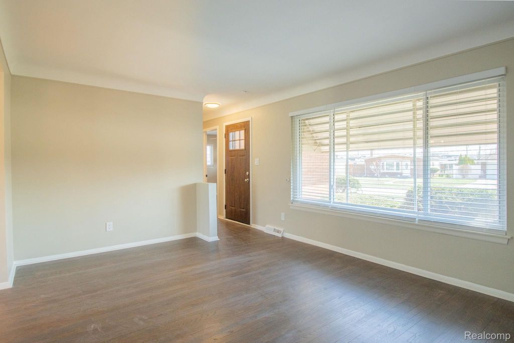 30705 Longfellow Avenue, Madison Heights, MI 48071