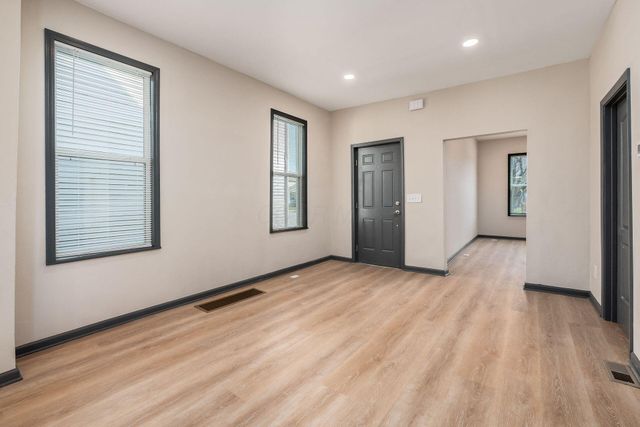 323 W Park Avenue, Columbus, OH 43223