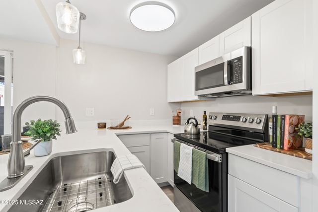 806 N Arcadia Avenue, Tucson, AZ 85711