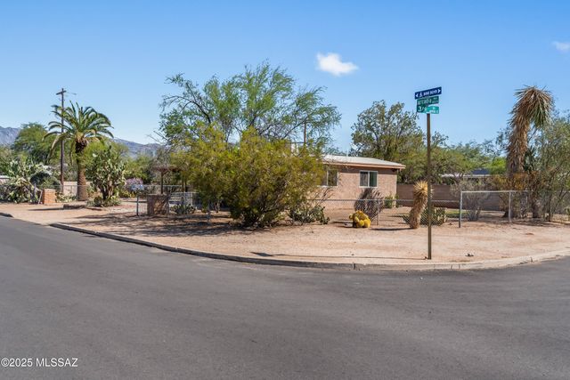 806 N Arcadia Avenue, Tucson, AZ 85711