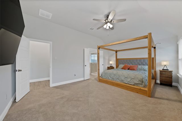 1066 Fleetwood Drive, Justin, TX 76247