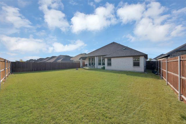 1066 Fleetwood Drive, Justin, TX 76247