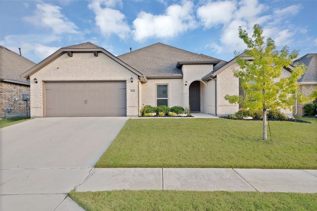 1066 Fleetwood Drive, Justin, TX 76247