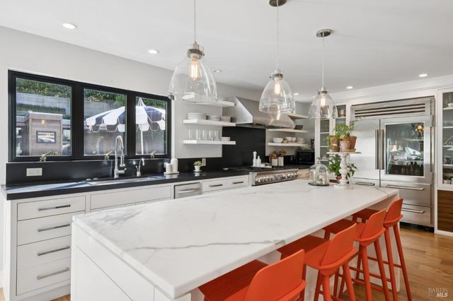 282 Riviera Dr, San Rafael, CA 94901