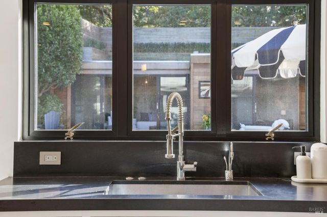 282 Riviera Dr, San Rafael, CA 94901