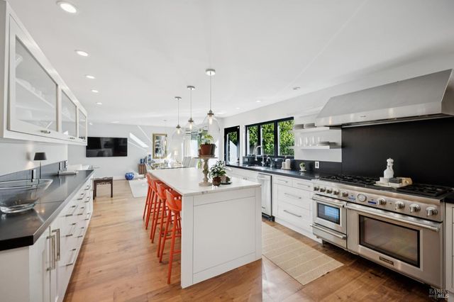 282 Riviera Dr, San Rafael, CA 94901