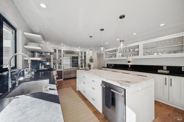 282 Riviera Dr, San Rafael, CA 94901