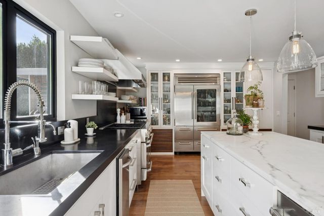 282 Riviera Dr, San Rafael, CA 94901