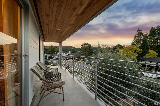 282 Riviera Dr, San Rafael, CA 94901