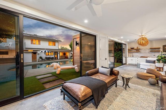 282 Riviera Dr, San Rafael, CA 94901