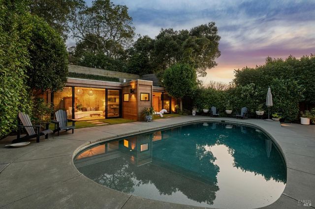 282 Riviera Dr, San Rafael, CA 94901