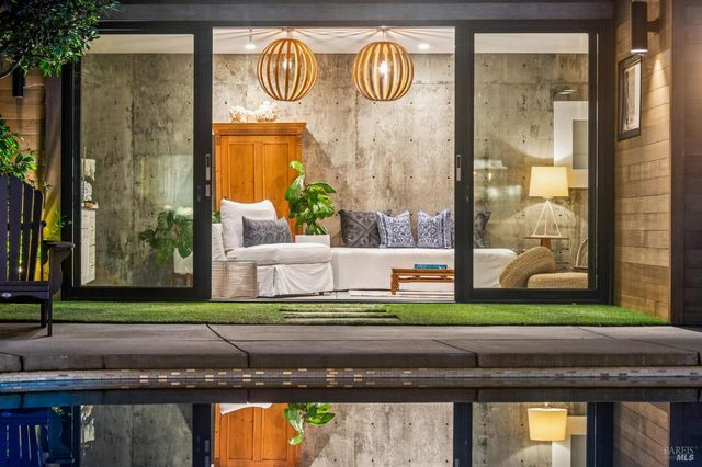 282 Riviera Dr, San Rafael, CA 94901