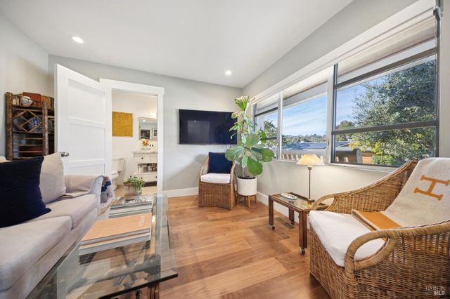 282 Riviera Dr, San Rafael, CA 94901