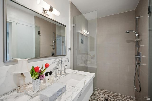 282 Riviera Dr, San Rafael, CA 94901