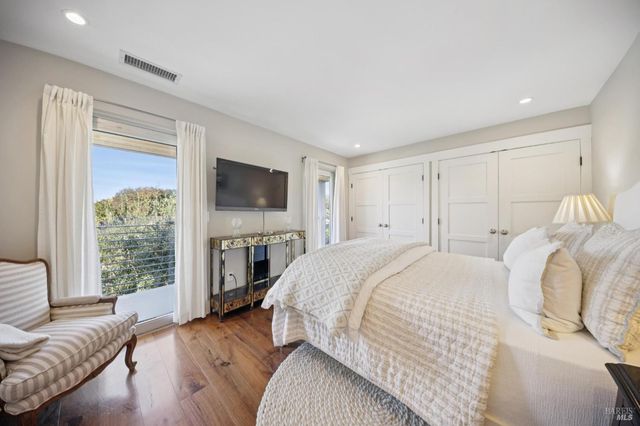 282 Riviera Dr, San Rafael, CA 94901