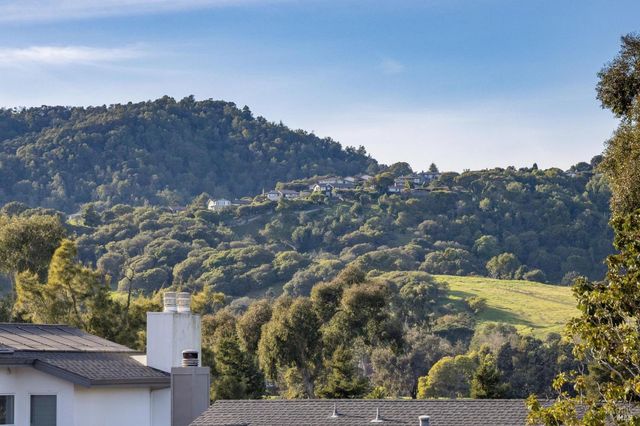 282 Riviera Dr, San Rafael, CA 94901