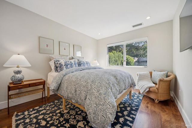 282 Riviera Dr, San Rafael, CA 94901