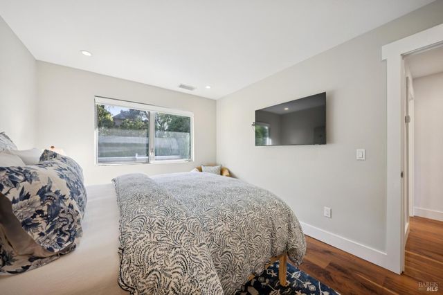 282 Riviera Dr, San Rafael, CA 94901