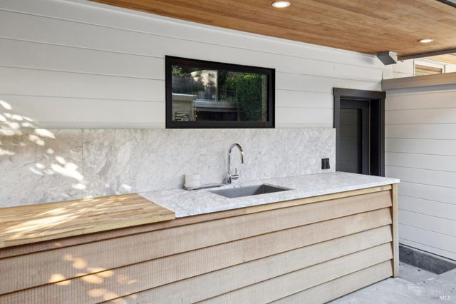 282 Riviera Dr, San Rafael, CA 94901