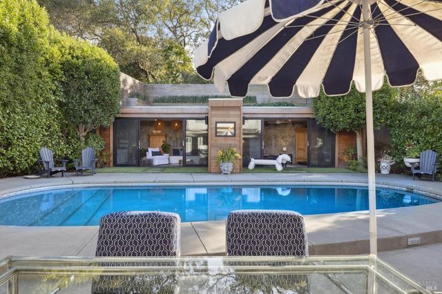 282 Riviera Dr, San Rafael, CA 94901