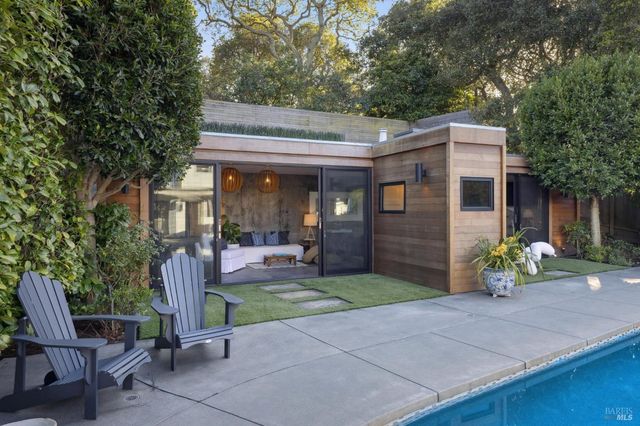 282 Riviera Dr, San Rafael, CA 94901