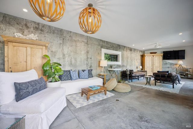 282 Riviera Dr, San Rafael, CA 94901