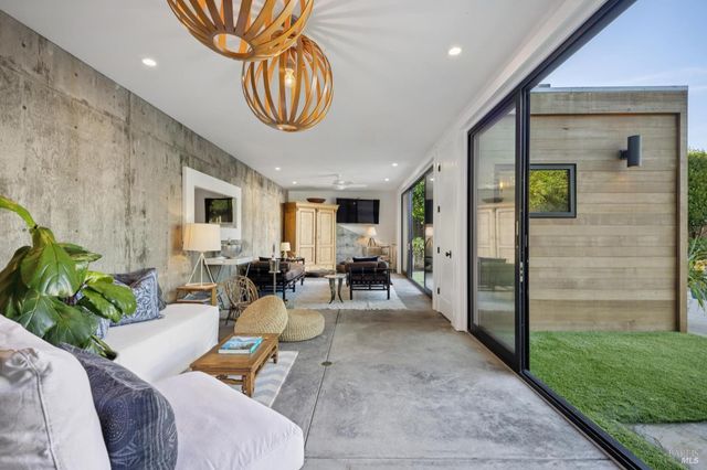 282 Riviera Dr, San Rafael, CA 94901