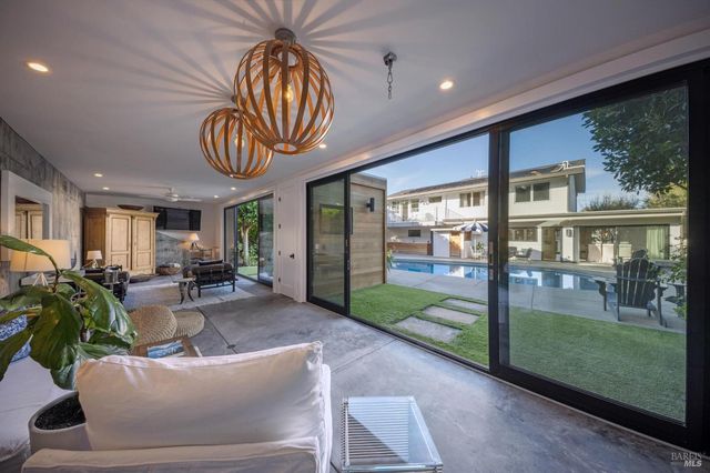 282 Riviera Dr, San Rafael, CA 94901