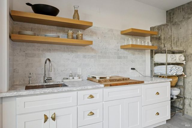 282 Riviera Dr, San Rafael, CA 94901