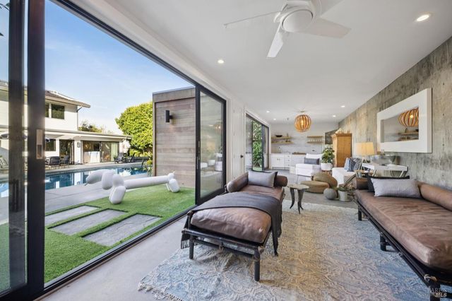 282 Riviera Dr, San Rafael, CA 94901