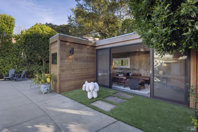 282 Riviera Dr, San Rafael, CA 94901