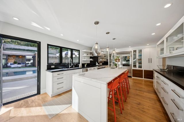 282 Riviera Dr, San Rafael, CA 94901