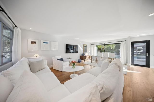 282 Riviera Dr, San Rafael, CA 94901