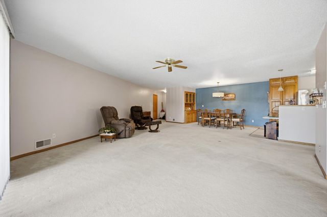 2705 35th Avenue S 202, Fargo, ND 58104