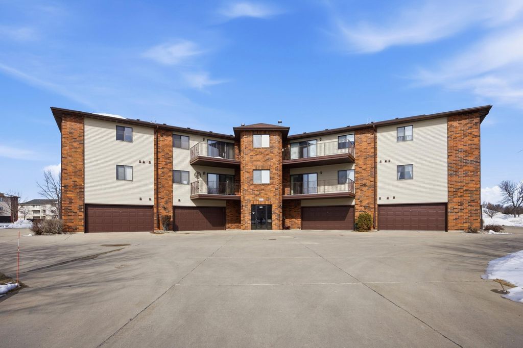 2705 35th Avenue S 202, Fargo, ND 58104