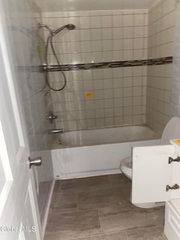 11 Englewood Avenue, East Greenbush, NY 12061