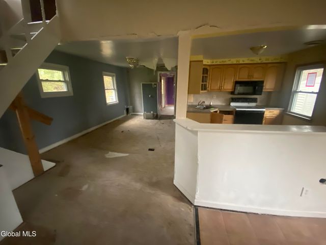 11 Englewood Avenue, East Greenbush, NY 12061