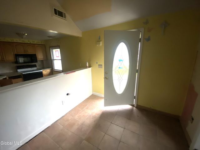 11 Englewood Avenue, East Greenbush, NY 12061