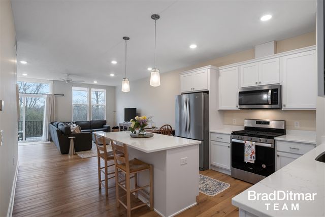 2313 Watertown Way 22, Grand Rapids, MI 49505
