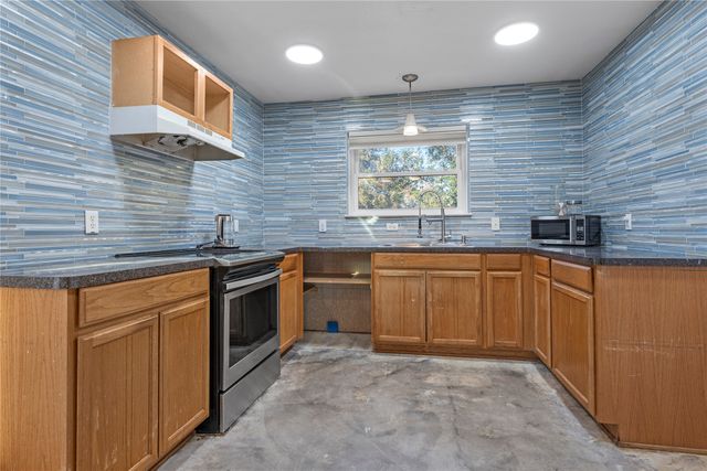 1101 E Walnut Street, Waco, TX 76704