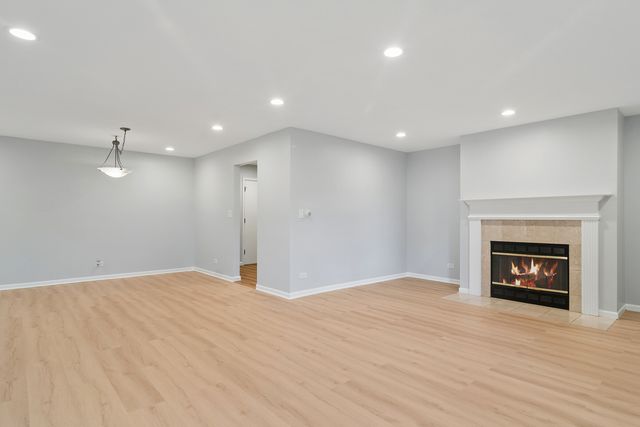 706 E Algonquin Road K204, Arlington Heights, IL 60005