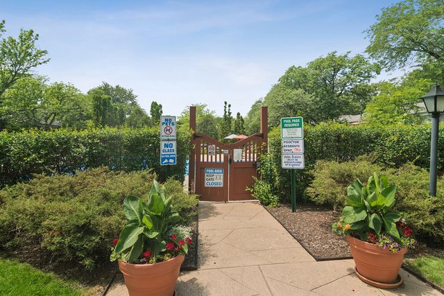706 E Algonquin Road K204, Arlington Heights, IL 60005