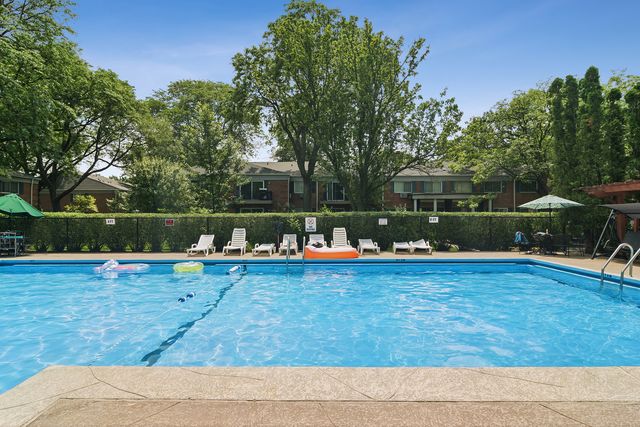706 E Algonquin Road K204, Arlington Heights, IL 60005