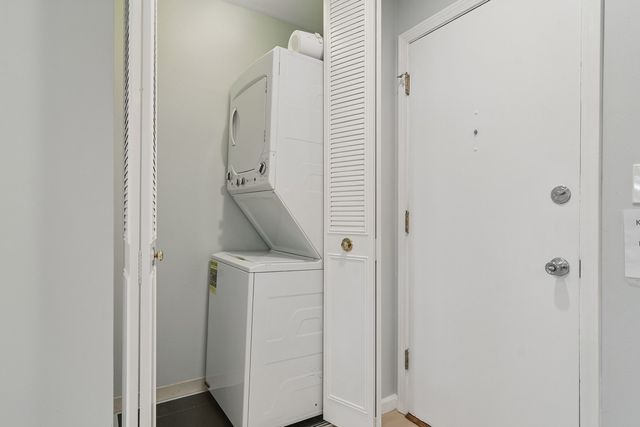 706 E Algonquin Road K204, Arlington Heights, IL 60005