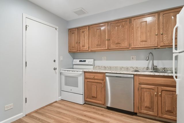 706 E Algonquin Road K204, Arlington Heights, IL 60005