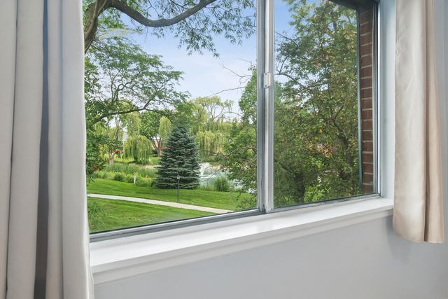 706 E Algonquin Road K204, Arlington Heights, IL 60005